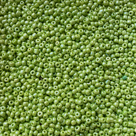 perle de rocaille vert anis nacré 3mm, fourniture pour la création de bijoux, latelierdeperles.fr, l'atelier des perles, loisirs créatifs