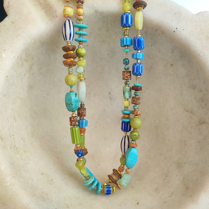 A Long multi-turn necklace Blue/green