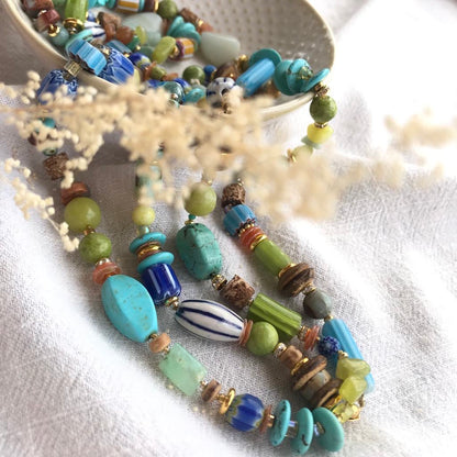 A Long multi-turn necklace Blue/green