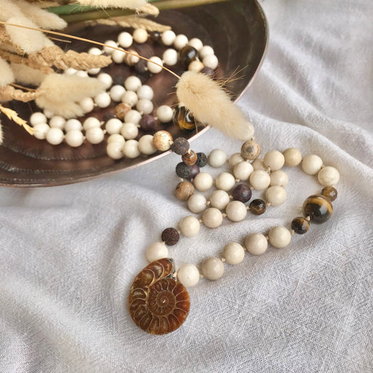 Collier fossil , amonite - protection ,Santé
